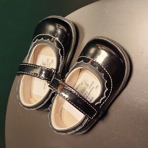 See Kai Run black patent baby size 4 Jane II Mary Janes